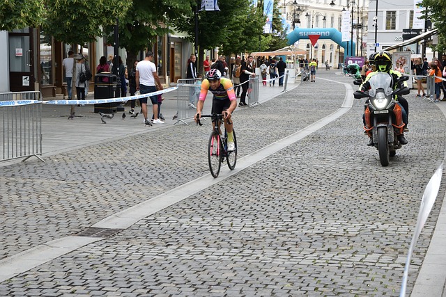 罗体：迪巴拉因发烧缺席罗马的训练，多夫比克恢复跑步练习